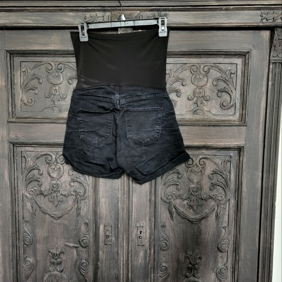 Black maternity shorts - Picture 2 of 3